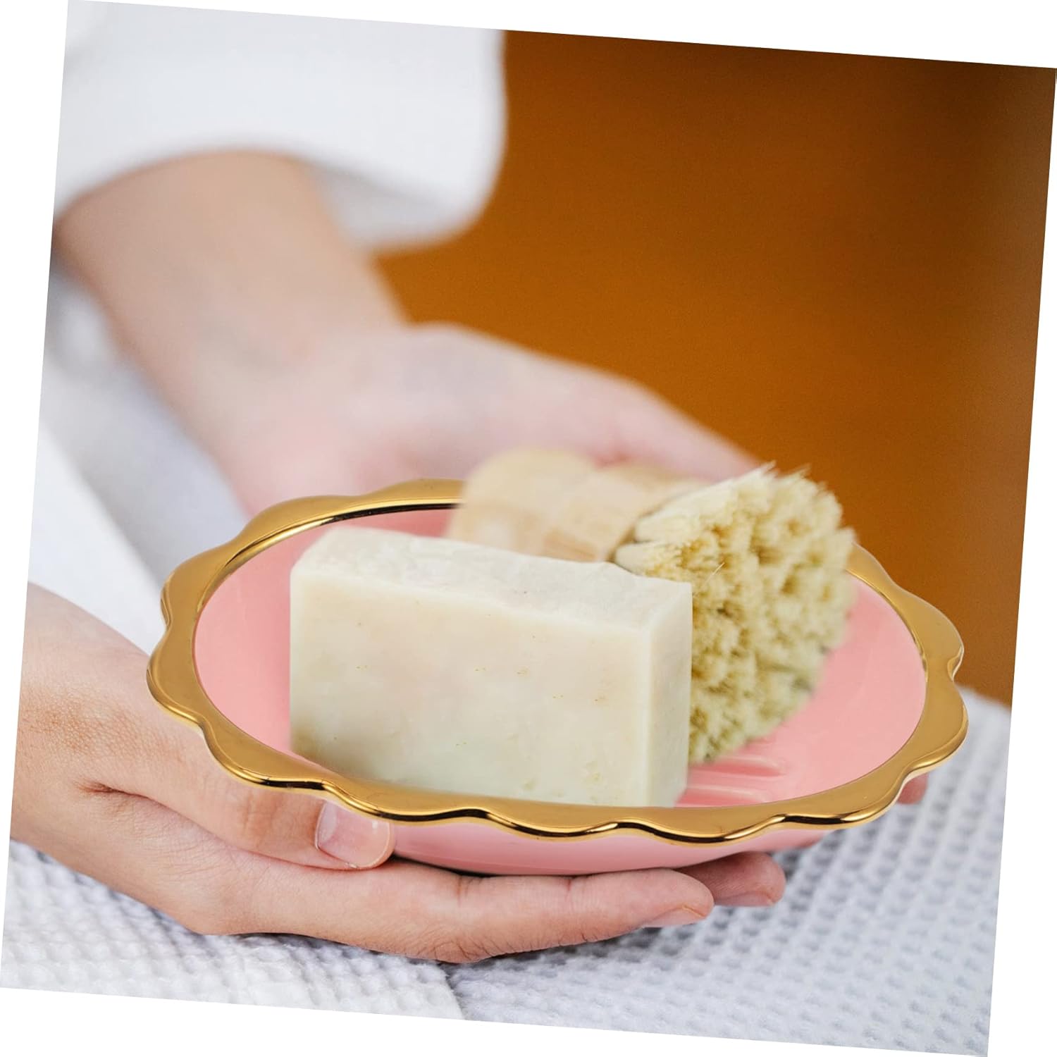 LIFKOME Elegant Ceramic Soap Tray with Lace Design