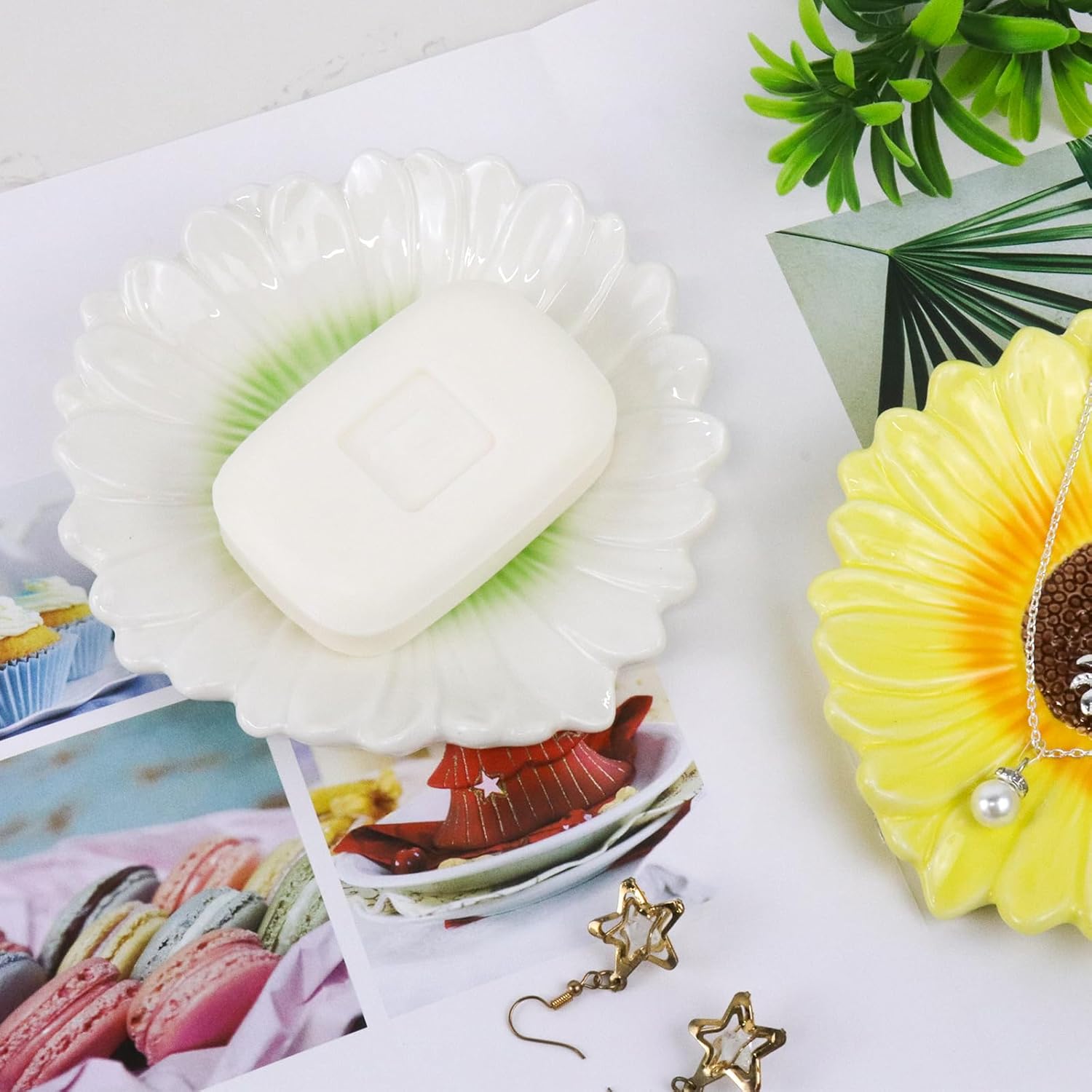 Polyroyal Daisy Flower Ceramic Waterfall Soap Dish Self-Draining